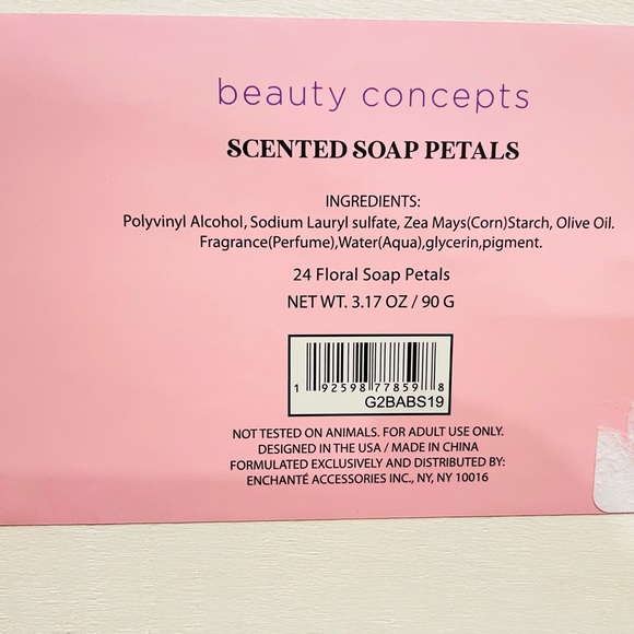 Valentine’s Day gift beauty concepts
SCENTED SOAP PETALS 24pc in wood box - Picture 6 of 6